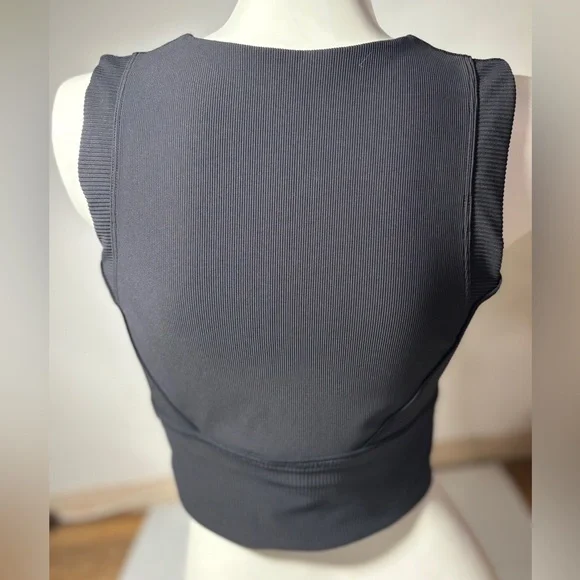 Lululemon Like New Cropped Bra Top High Neck Ribbed Tank Mid Support Like New 10 - Picture 3 of 5
